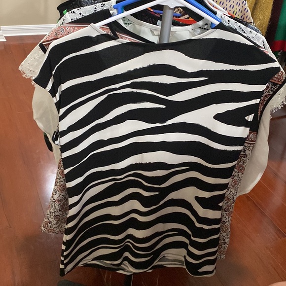 Zebra print blouse. - Picture 2 of 2